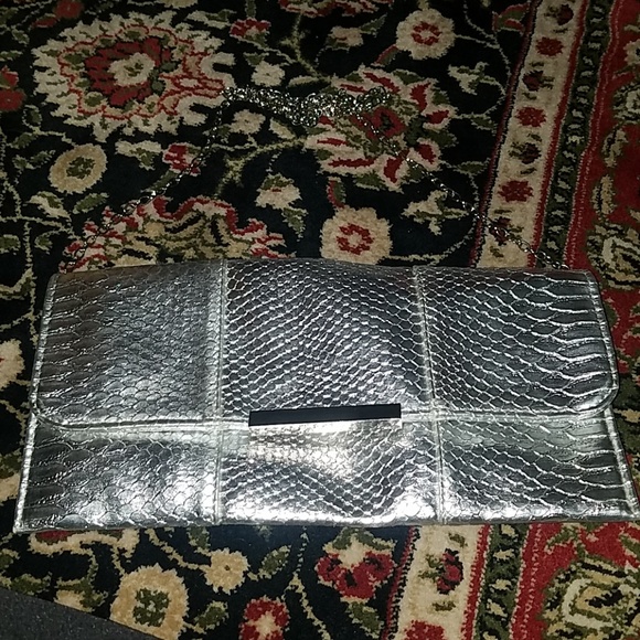Black&silver flats with silver clutch/purse - Picture 6 of 6